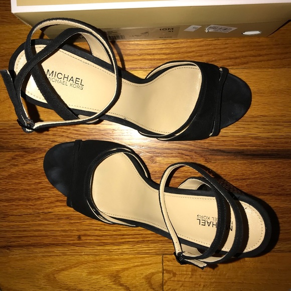 Platform Suede Block Heels 🖤✨ - Picture 6 of 7